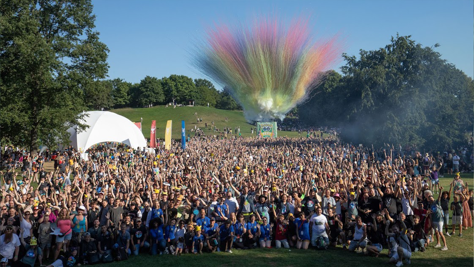 A large group shot of players at Pokemon Go Fest.