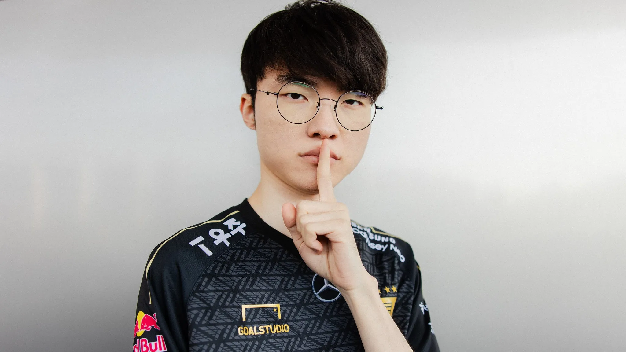 T1 Faker shushing.