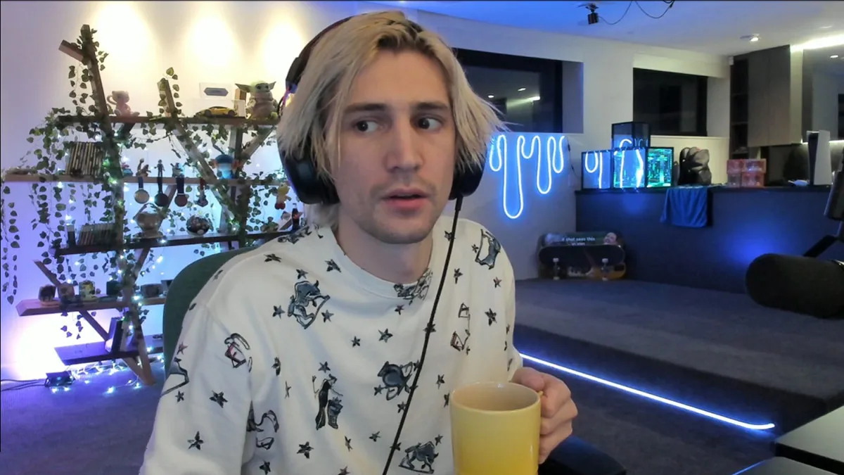 XQc、たった 1 年間のストリーミングでどれだけ稼いだかをファンに語る