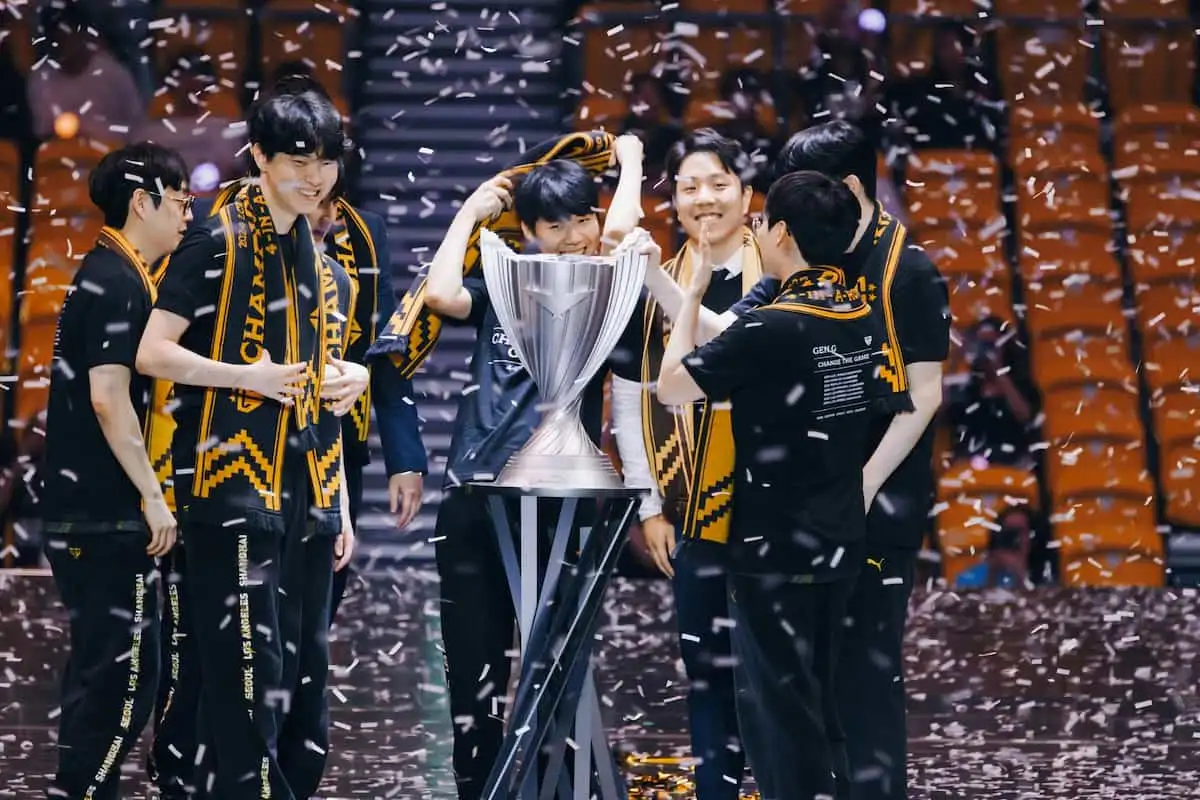 Gen.G celebrating an LCK championship victory