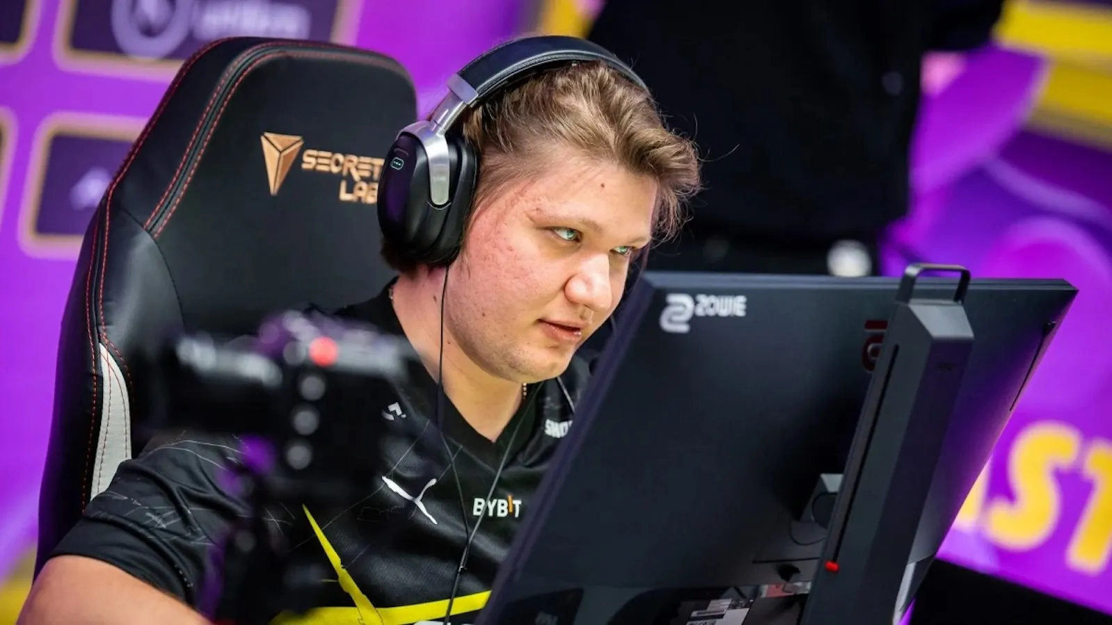 s1mple wearing headlines and looking at his computer monitor