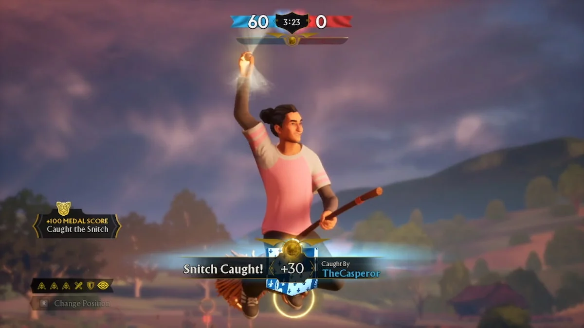 Picture showing the Seeker with the Golden Snitch in his hands in Harry Potter Quidditch Champions.