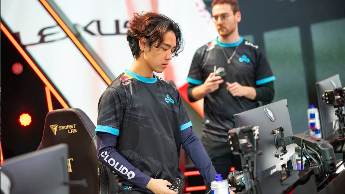 Berserker silently packs up at the desk after Cloud9's stunning defeat at the hands of 100 Thieves in the LCS Summer Championship.