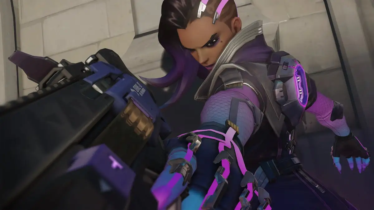 Sombra, a woman with purple acccents and dark hair, holds a weapon