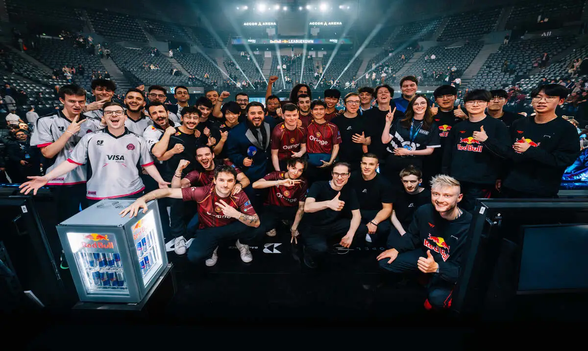 Capa in a group photo for Red bull league event