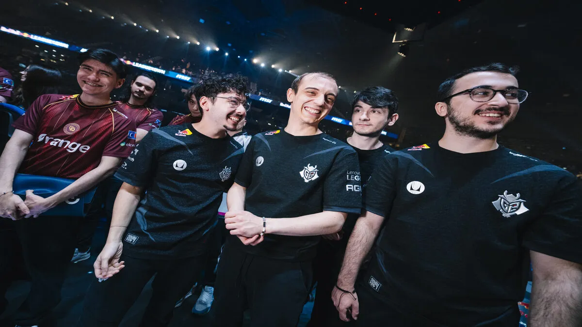 Caps with his new g2 teammates