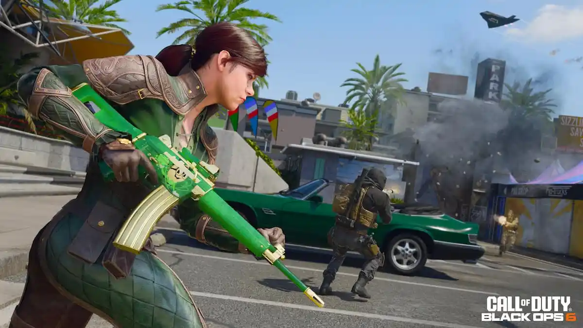 A woman in green runs forward with a green and gold rifle while other operators fight in the background.